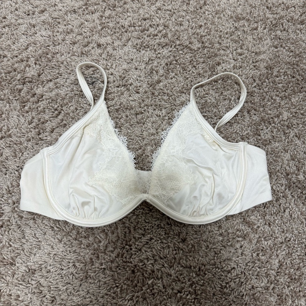 Women's Lace Trim Underwire Bra in Cream